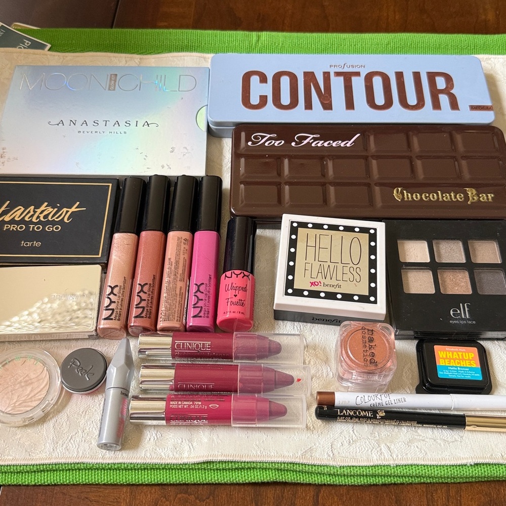 Cosmetic Makeup pallets lip products glosses mixed lot of 23 pcs various brands - Picture 2 of 16